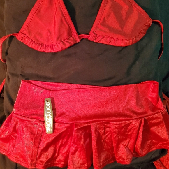 Red Pleated Micro Skirt - Picture 2 of 4